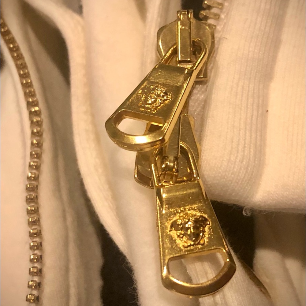 Versace Roses Insignia Design Sweat Shirt - Picture 10 of 13